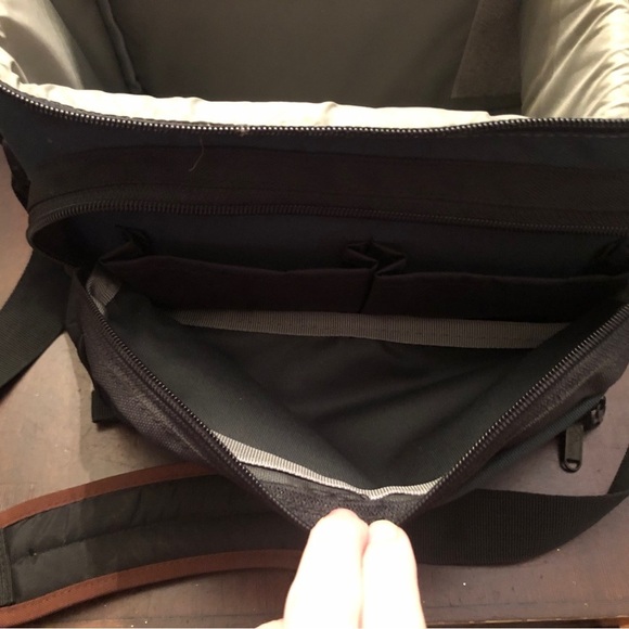 - Video Camera Case. Lowe Pro. - Picture 5 of 9